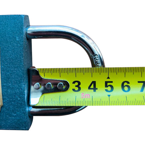 Замок навесной, ширина 60 мм, чугун, дужка d-8,4 мм, английский, 3 ключа, в блистере, 79-0006