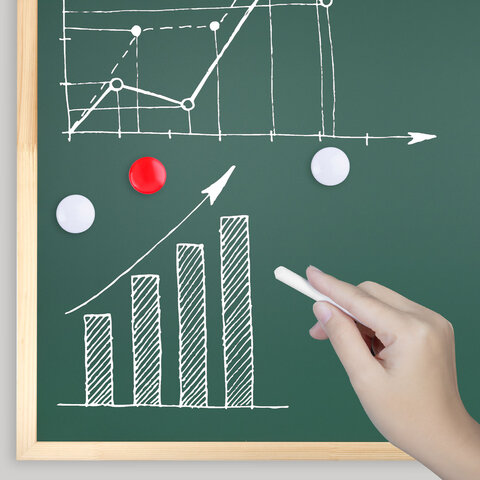 Доска для мела магнитная 50х70 см, зеленая, деревянная рамка, BRAUBERG "Wood", 238799