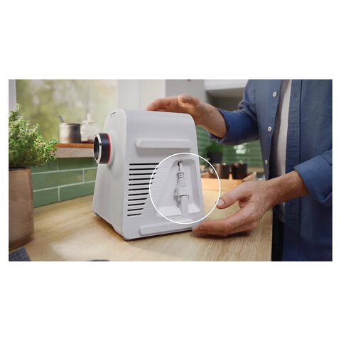 Мясорубка BOSCH MFWS420W, мощность 1900 Вт, производительность 2,5 кг/мин, металлический шнек, реверс