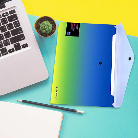 Папка-конверт с кнопкой BRAUBERG "Grade", А4, до 100 листов, зелено-голубой градиент, 0,18 мм, 271962