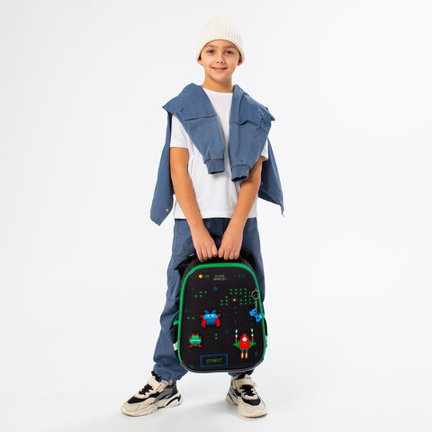 Ранец BRAUBERG PREMIUM, 2 отделения, с брелоком, "Space strike", патчи на липучках, 38х29х16 см, 273104