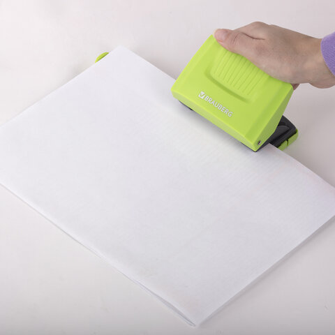 Дырокол BRAUBERG "SUPER", до 20 листов, зелено-черный, 272743