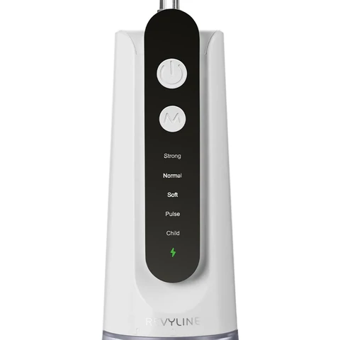 Ирригатор для полости рта REVYLINE RL 670, емкость резервуара 0,27 л, 2 насадки, белый, 9101