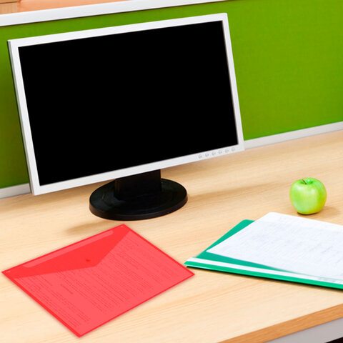 Папка-конверт с кнопкой прозрачная А4, BRAUBERG "UNIVERSAL", до 100 листов, красная, 0,15 мм, 273073